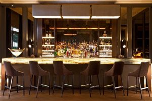 Beau-Rivage-Palace-Lausanne-Bar-Tisch