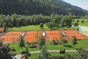 Tennisferien-Italien-Quellenhof-Luxury-Resort-Tennis1