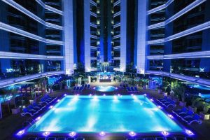 Fussball-Trainingslager-Weltweit-Dubai-Ghaya-Grand-Resort-Inside-Pool