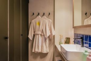 Tennis-Holidays-Spain-mainland-Zel-Costa-Brava-bathroom