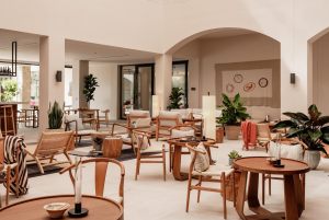 Tennis-Holiday-Spain-mainland-Zel-Costa-Brava-Bar-area-scaled